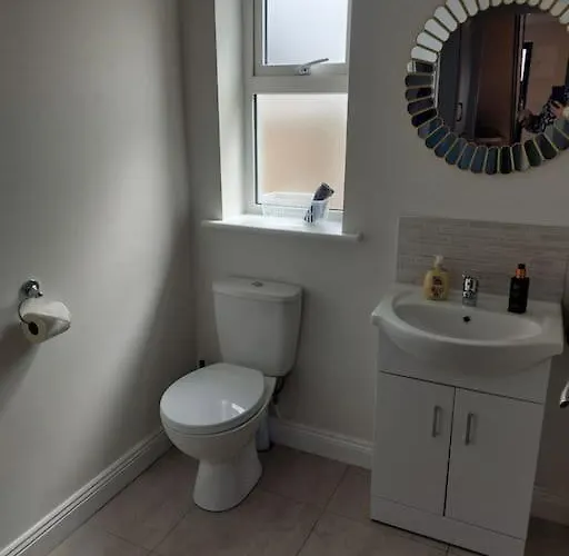 Stunning New 3 Bed Townhouse 度假居 *