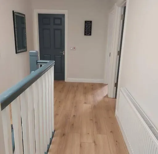 度假居 Stunning New 3 Bed Townhouse 贝尔马利特